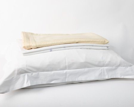 Linen Set With Yellow Bedcover